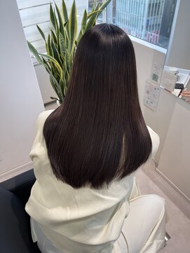 エミュスト(Emuest) 後ろ姿も綺麗に