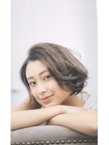 ヌーン ヘアメイク プラス ハッピータイムズ(NOON hair make+happy times)&nbsp;大人かわいい小顔ひし形ショートボブ30代40代