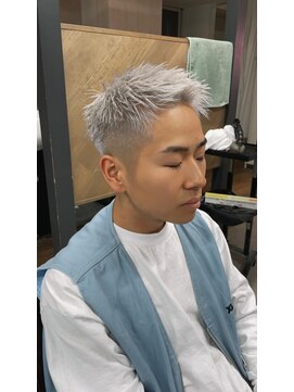 イーラ(era) ホワイトカラー×短髪×グラデーション