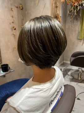 お花と犬と美容室 グラデーションボブ