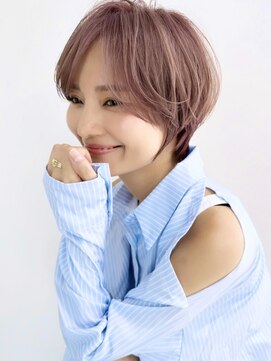 アンド ストーリーズ(&STORIES) 大人可愛い前髪ありのひし形マッシュショートパーマ30代40代