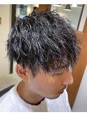 無造作ツイストスパイラルパーマツーブロックマッシュ