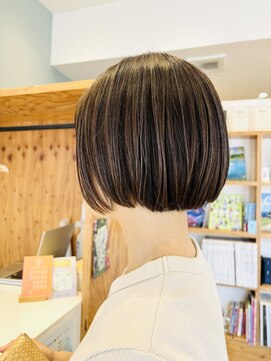 コル(Cor) ハイライトで動きをプラス！ミニボブ