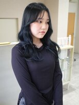 トナリ(tonari)&nbsp;ブルーグレー ゆる巻きアレンジ 艶髪カラー【鹿児島中央駅】