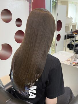 シュウ(shu) オリーブベージュ