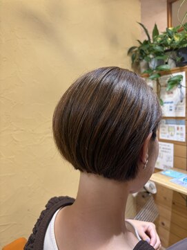 オッジ ヘアー ジャッロ(Oggi Hair giallo) 大人美シルエットショートボブ　7月