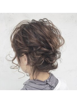 ナーリー(GNARLY Hair Design) ショートボブのルーズアップ