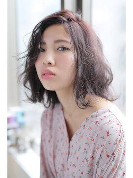 ソーホー ニューヨーク シズオカ(SOHO newyork SHIZUOKA) ラフな無造作ウェーブが大人かわいいミディ