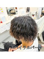 ダズルヘアラッシュ(DAZZLE hair RUSH)&nbsp;センターパートの縦落ちツイストスパイラルパーマ！