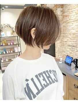 アンド ストーリーズ(&STORIES) 大人可愛い小顔ひし形クビレ丸み20代30代40代大人ショート(蘭)