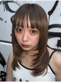 顔周りレイヤーカットくびれヘアミルクティーベージュカラー