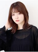 暗髪くびれミディアム