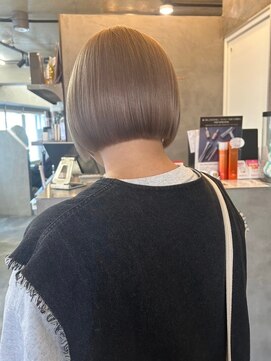 スリーバイベルベット(THREE...by velvet) メルティーベージュ/ボブ/ブリーチカラー/ミルクティー