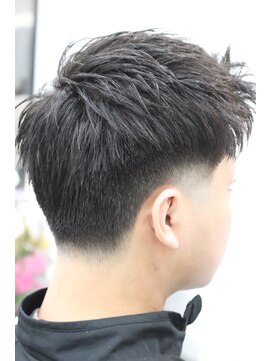 バーバーライラック(BARBER Lilac) テーパースキンフェード