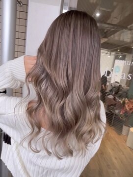 ミラシィ 成田(Mirashy) ハイライトカラーミルクティーベージュレイヤーカット