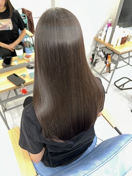 エミン(emyn) 髪が変わる【美髪革命】艶髪/髪質改善/縮毛矯正/代々木