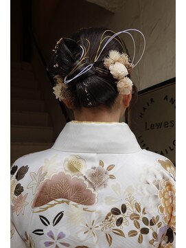 ルイス(LEWES) 特別な卒業式を彩る着付け&ヘアアレンジ