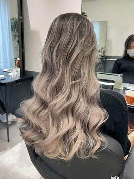シエラ 南船場(CIERA.) クラゲヘアミルクティーグレージュ前下がりボブ外ハネボブ