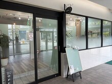 グロウ(glow)の雰囲気（いずみおおつCITY 1F入ってすぐです♪）