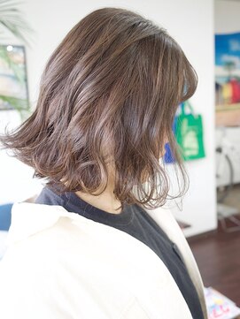 オヒアフォアプルメリア(OHIA for Plumeria) 外ハネボブ×透明感たっぷりオリーブベージュ