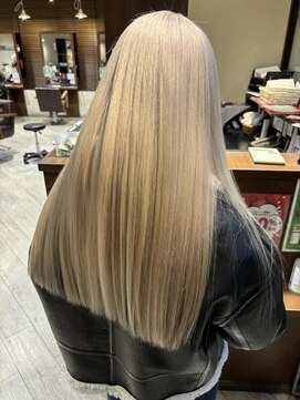 リー ヴィータ 上新庄(Lee Vita) ホワイトベージュ