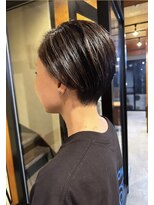 コモレビ(komorebi)&nbsp;さりげなく刈り上げ/ショート／ハイライト