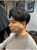 20代30代ブルーブラックフェードツーブロック