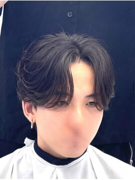 センス 渋谷 宇田川交番前(SENSE) ブルーブラック/フェザーパーマ/刈り上げセンターパート/メンズ