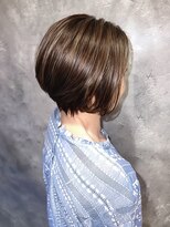 ヘアーサロンソシエ 錦糸町店&nbsp;ダークブラウン×ハニーゴールドハイライト　ショートボブ