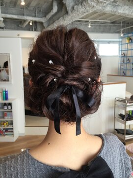 ヘアーサロン クスキ(hair salon KUSUKI) ロブで作る!リボンとパールピンの華やかアップ