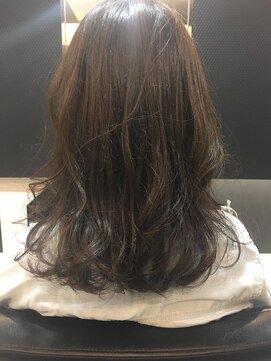 ディーヘアーデザイン(d.HAIR DESIGN) 光に透ける柔らかマットミディアム