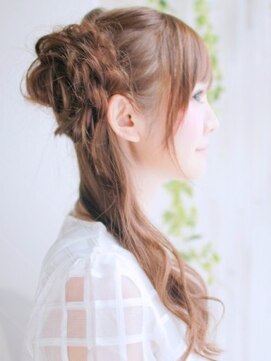 ヘアメイク ナル(hair make nalu) ロングヘアーに人気のパーティーアップスタイル