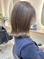 ヒビヲ(HIBIO) タッセルボブ切りっぱなしボブワンブリーチダブルカラー