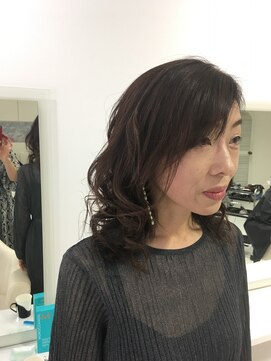 ヘアメイク マキア(HAIR MAKE MAQUIA) ミラオーウェンのワンピースにぴったりお似合いセミロング