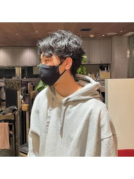 ビュートリアム 南青山(BEAUTRIUM) メンズセンターパート　パーマ　スパイラルパーマ