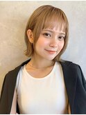 眉上バングのヘルシーボブ 切りっぱなしボブで垢抜けヘアに A923