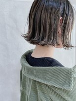 ムウ 難波(MOU)&nbsp;切りっぱなしボブショートボブアッシュグレーハイライトカラー