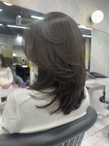 シティ(CITY)&nbsp;オリーブベージュカラー×ミディアムレイヤーカット【CHICA】