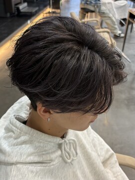 バース バイ ハピネス(BIRTH by happiness) フェザーパーマ/フェザーショート/センターパート