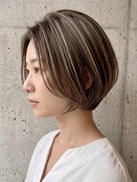アル あびこ(aru.) 【白髪ぼかし】立体感ハイライト×大人上品なコンパクトボブ