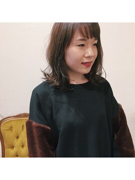 マウロア(MAULOA) ” 外ハネ ロブ スタイル ＋ シルバーグレージュ“ 鈴木ちさと