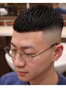 アクセプトザワールドバーバー(Accept the world barber) crop(クロップ)×skinfade