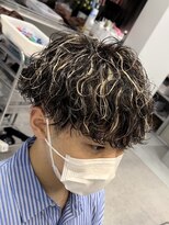 フィフス トウキョウ (fifth TOKYO)&nbsp;ツイストスパイラルパーマブリーチ刈り上げメンズマッシュ