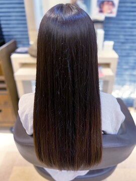 ヴィヴァーチェイルソーレ(VIVACE ilsole) 20代30代40代髪質改善カラーダークブラウン艶感ストレート透明感