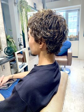 ルスキニア(Luscinia) <Lusciniaみなみ>メンズショート×立体カールパーマ