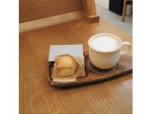 テテ ニコ(tete nico)の雰囲気（系列店ノフで作るスコーンとドリンクもお出ししています◯）