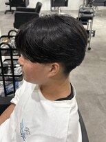 ヒュイル バイ ニアウ(Hwyl by Niau)&nbsp;センターパートニュアンスパーマ刈り上げメンズカットパーマ