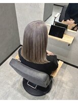 フィガロ バイ テイラー(FIGARO by Taylor)&nbsp;白髪悩みを魅力に変える脱・白髪染めで作る「透明感ロングボブ」