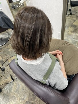 ムエベ(MUEBE) 大人女性に大人気◎グレージュカラー