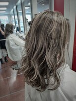 美容室シンプル ウィン(Simple Win)&nbsp;ベージュ系がっつりハイライト